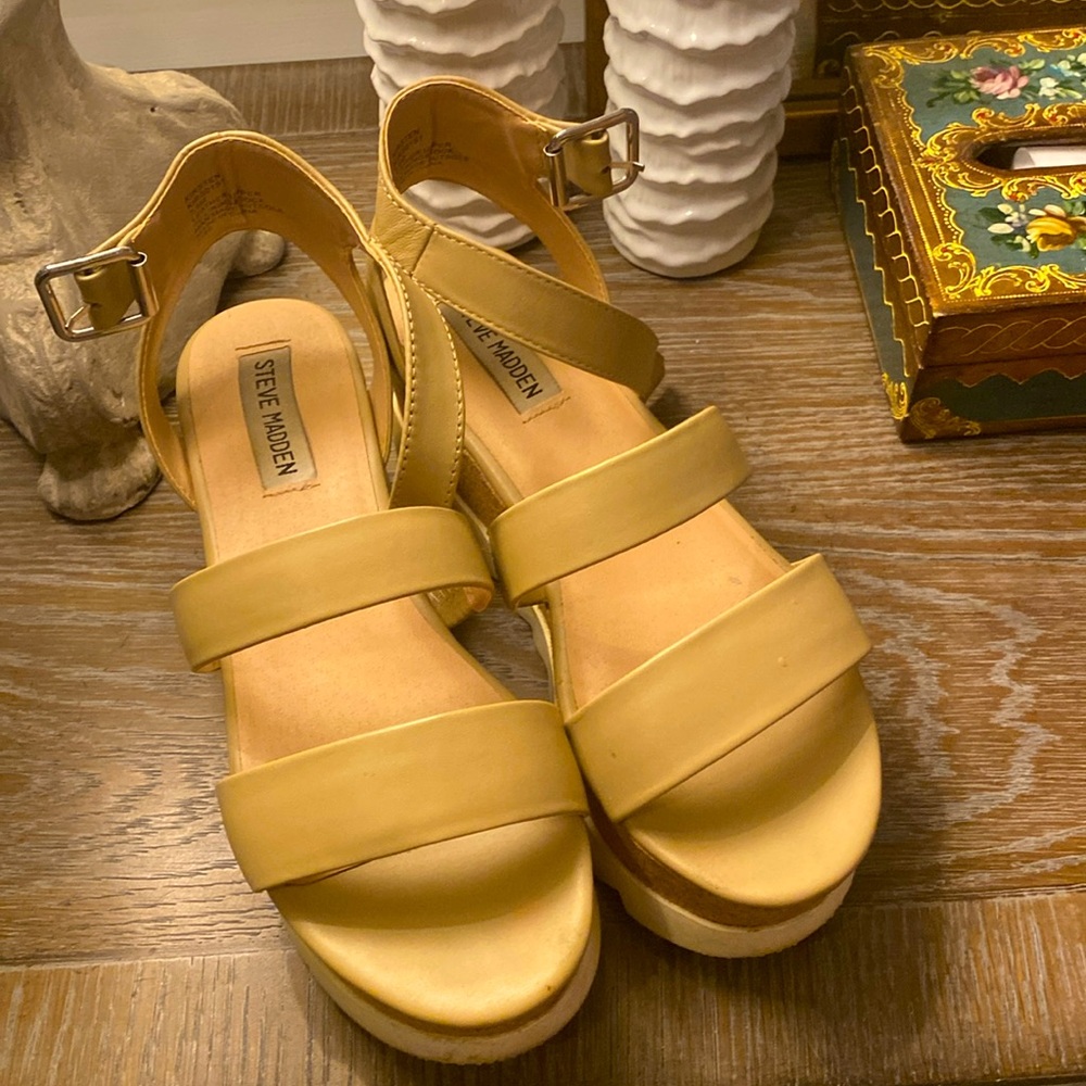 Steve Madden nude ankle strap platform